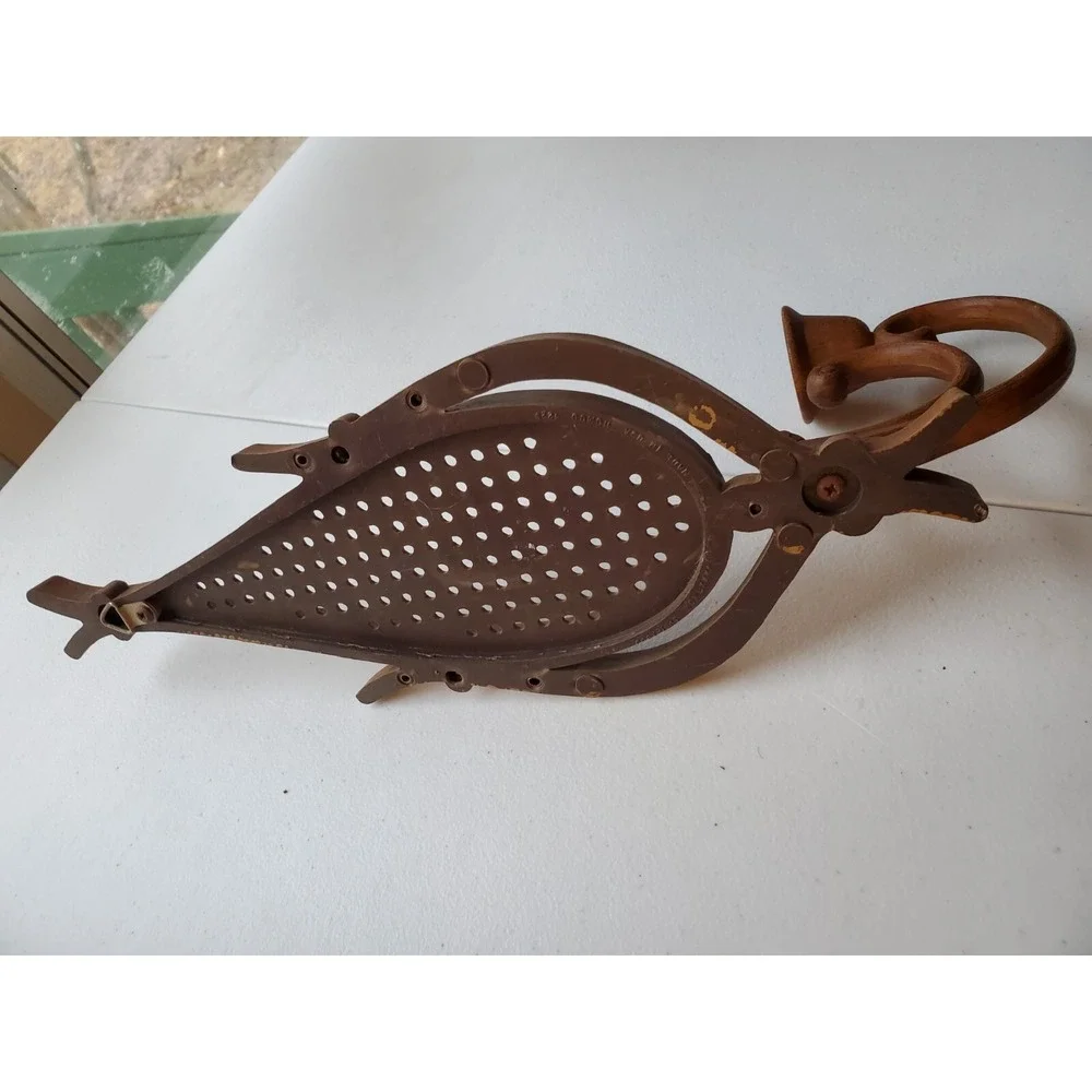 Homco Rattan Wicker 2 Teardrop Wall Candle Holders & 2 Picture 1980s